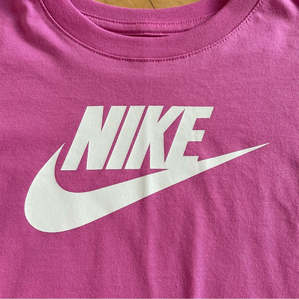 NWT Nike Kids Pink with White Swoosh T-shirt Size Girl’s Medium 5-6 - Picture 3 of 5